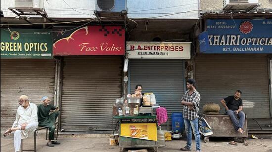 This early morning, all the chashma shops are lying shuttered. (HT Photo)