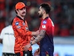 <p>మ్యాచ్ ముగిసిన తర్వాత సాంప్రదాయం ప్రకారం ఆటగాళ్లు పరస్పరం కరచాలనం చేసుకుంటారు. ఈ క్రమంలో విరాట్ కోహ్లీ ఎస్‌ఆర్‌హెచ్ కెప్టెన్ ప్యాట్ కమిన్స్‌తో నవ్వుతూ షేక్‌హ్యాండ్ ఇచ్చాడు. కానీ, అతని పక్కనే నిలబడి చేతిని చాచిన ట్రావిస్ హెడ్‌ను కోహ్లీ కనీసం కంటిచూపుతో కూడా చూడకుండా, పూర్తిగా విస్మరిస్తూ ముందుకు సాగిపోయాడు. కోహ్లీ ప్రవర్తనతో షాకైన హెడ్.. చేసేదేమీ లేక ముందుకెళిపోయాడు. దీనికి సంబంధించిన విజువల్స్ ఇప్పుడు సోషల్ మీడియాలో విపరీతంగా వైరల్ అవుతున్నాయి.</p>(ANI Picture Service)
