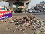 Garbage strewn on the Chandigarh-Ambala highway near Patiala Chowk, Zirakpur. (Sant Arora /HT)