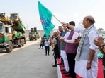 Maharashtra chief minister Devendra Fadnavis and Chief of Defence Staff Anil Chauhan were among those present at the event. (HT)