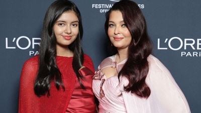 Aishwarya Rai: కాన్స్ రెడ్ కార్పెట్పై తల్లి ఐశ్వర్య రాయ్తో ఆరాధ్య బచ్చన్.. ఫొటోలు, వీడియోలు వైరల్ Aishwarya Rai: కాన్స్ రెడ్ కార్పెట్పై తల్లి ఐశ్వర్య రాయ్తో ఆరాధ్య బచ్చన్.. ఫొటోలు, వీడియోలు వైరల్