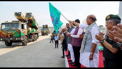 Maharashtra chief minister Devendra Fadnavis and Chief of Defence Staff Anil Chauhan were among those present at the event. (HT) Maharashtra chief minister Devendra Fadnavis and Chief of Defence Staff Anil Chauhan were among those present at the event. (HT)
