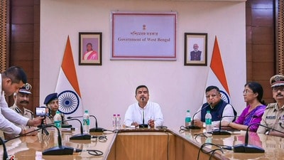 থার্ড পার্টির মাধ্যমে নিয়োগ হওয়া চুক্তিভিত্তিক কর্মীদের নিয়ে অডিট করছে শুভেন্দু অধিকারী সরকার। (ফাইল ছবি, সৌজন্যে পিটিআই) থার্ড পার্টির মাধ্যমে নিয়োগ হওয়া চুক্তিভিত্তিক কর্মীদের নিয়ে অডিট করছে শুভেন্দু অধিকারী সরকার। (ফাইল ছবি, সৌজন্যে পিটিআই)