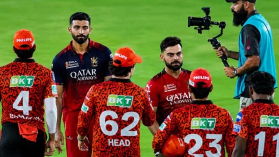 <p>ఈ మ్యాచ్‌కు కామెంటేటర్‌గా వ్యవహరించిన భారత మాజీ ఆల్‌రౌండర్ ఇర్ఫాన్ పఠాన్ ఈ ఘటనపై స్పందించాడు. "మ్యాచ్ జరుగుతున్నప్పుడు ఆవేశంలో అలా మాట్లాడటం సహజం, దానిని వదిలేయవచ్చు. కానీ మ్యాచ్ ముగిసిన తర్వాత కూడా ఆ కోపాన్ని మనసులో ఉంచుకుని ప్రవర్తించిన తీరు (షేక్‌హ్యాండ్ ఇవ్వకపోవడం) ఏమాత్రం సరైనది కాదు," అని పఠాన్ అభిప్రాయపడ్డాడు.</p>
