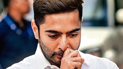 Calcutta HC directed Abhishek Banerjee to appear in person before the investigating officers and prohibited him from leaving the country without the court’s permission, lawyers said. (HT_PRINT) Calcutta HC directed Abhishek Banerjee to appear in person before the investigating officers and prohibited him from leaving the country without the court’s permission, lawyers said. (HT_PRINT)
