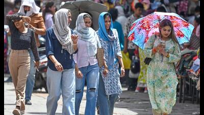 The Met department has forecast possibility of isolated drizzle in parts of the city on Monday. However, it has issued a “yellow alert” for possible heatwave conditions till Wednesday. (HT) The Met department has forecast possibility of isolated drizzle in parts of the city on Monday. However, it has issued a “yellow alert” for possible heatwave conditions till Wednesday. (HT)
