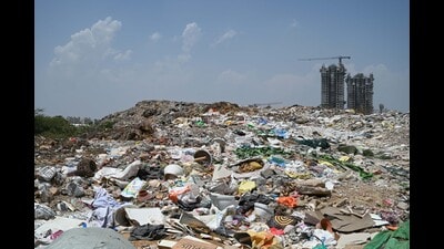 The report said legacy waste at the landfill increased to 1.38 million tonnes between July and December last year. (Parveen Kumar/HT) The report said legacy waste at the landfill increased to 1.38 million tonnes between July and December last year. (Parveen Kumar/HT)