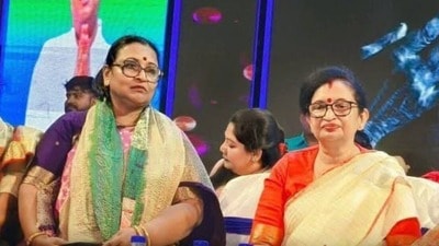 নিউটাউনে গ্রেপ্তার হলেন জ্যাংড়া-হাতিয়াড়া ২ নম্বর পঞ্চায়েতের প্রধান রীতা গায়েন। নিউটাউনে গ্রেপ্তার হলেন জ্যাংড়া-হাতিয়াড়া ২ নম্বর পঞ্চায়েতের প্রধান রীতা গায়েন।