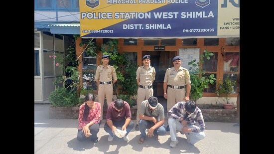 The Shimla police on Sunday arrested four Haryana tourists, including a woman, for allegedly assaulting a Himachal Road Transport Corporation (HRTC) bus driver near Shimla, police officials said. (HT Photo)