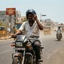 <p><strong>జీర్ణవ్యవస్థపై ఎండల ప్రభావం- </strong>శీతాకాలంతో పోలిస్తే వేసవిలో ఆహారం, నీటిలో బ్యాక్టీరియా (క్రిములు) చాలా వేగంగా వృద్ధి చెందుతాయి. దీనివల్ల ఆహారం త్వరగా చెడిపోతుంది. ఫలితంగా మోషన్స్), జ్వరం, కడుపునొప్పి, వాంతులు, కొన్నిసార్లు మలంలో రక్తం పడటం వంటి సమస్యలు ఈ కాలంలో బైక్ రైడర్లలో ఎక్కువగా కనిపిస్తాయి. రైడింగ్‌కు వెళ్లే ముందు ఎక్కువ నూనె, మసాలాలు ఉన్న భారీ ఆహారాన్ని అస్సలు తీసుకోకూడదు. తక్కువ కారంతో కూడిన తేలికపాటి భోజనం, వాటర్ కంటెంట్ ఎక్కువగా ఉండే పండ్లను తీసుకోవాలి.</p>