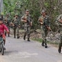 কোচবিহারের মেখলিগঞ্জে তিনবিঘা করিডর সংলগ্ন আন্তর্জাতিক সীমান্তে কাঁটাতারের বেড়া নির্মাণকে ঘিরে ফের উত্তেজনা তৈরি হয়েছে। প্রতীকী ছবি(PTI)