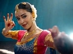 Ananya Panday performs a Bharatanatyam fusion in Chand Mera Dil. Ananya Panday performs a Bharatanatyam fusion in Chand Mera Dil.