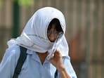 Delhi’s base weather station, Safdarjung, logged a minimum temperature of 32.4°C — six degrees above normal — on Monday (HT) Delhi’s base weather station, Safdarjung, logged a minimum temperature of 32.4°C — six degrees above normal — on Monday (HT)