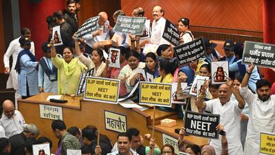 AAP councillors were seen holding placards demanding the resignation of union education minister Dharmendra Prasad. (Arvind Yadav/HT Photo) AAP councillors were seen holding placards demanding the resignation of union education minister Dharmendra Prasad. (Arvind Yadav/HT Photo)