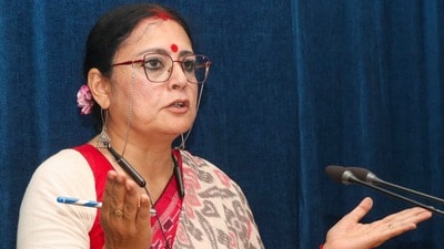 বর্ষায় জলযন্ত্রণা রুখতে তৎপর নগরোন্নয়ন দফতর (Shyamal Maitra) বর্ষায় জলযন্ত্রণা রুখতে তৎপর নগরোন্নয়ন দফতর (Shyamal Maitra)