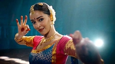 Ananya Panday performs a Bharatanatyam fusion in Chand Mera Dil. Ananya Panday performs a Bharatanatyam fusion in Chand Mera Dil.