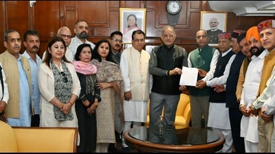 BJP’s Jai Ram Thakur (centre) hands over a memorandum to governor Kavinder Gupta in Shimla on Monday. (Deepak Sansta/HT) BJP’s Jai Ram Thakur (centre) hands over a memorandum to governor Kavinder Gupta in Shimla on Monday. (Deepak Sansta/HT)