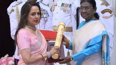 Padma Awards 2026: Hema Malini received Dharmendra's Padma Vibhushan from President of India.