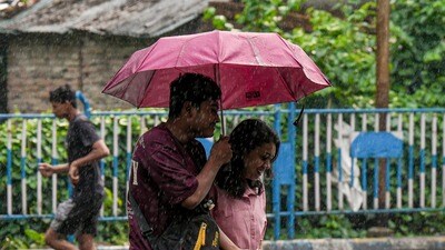 দক্ষিণবঙ্গে ধেয়ে আসছে তুমুল ঝড়-বৃষ্টি (ছবিটি প্রতীকী, সৌজন্যে পিটিআই) দক্ষিণবঙ্গে ধেয়ে আসছে তুমুল ঝড়-বৃষ্টি (ছবিটি প্রতীকী, সৌজন্যে পিটিআই)