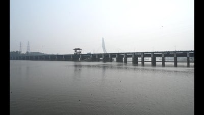 The tribunal noted that untreated sewage continues to flow into multiple drains, particularly those originating from JJ clusters. (Hindustan Times) The tribunal noted that untreated sewage continues to flow into multiple drains, particularly those originating from JJ clusters. (Hindustan Times)