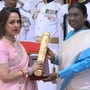 Padma Awards: ధర్మేంద్రకు పద్మ విభూషణ్.. రాష్ట్రపతి చేతుల మీదుగా అందుకున్న హేమా మాలిని.. మమ్ముట్టి, మాధవన్ కూడా..
