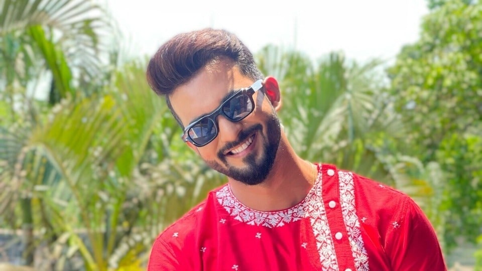 দুর্ঘটনার কবলে শুভ্রজিৎ