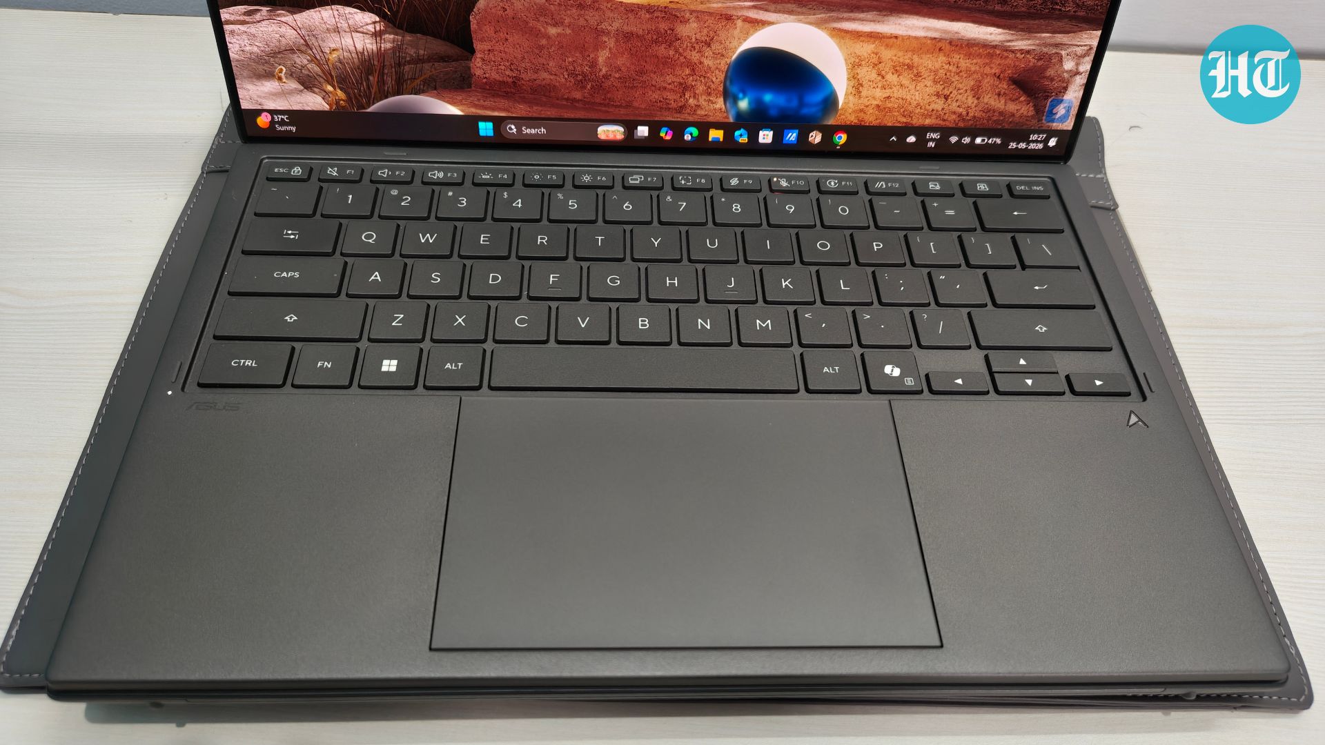 The Asus Zenbook Duo laptop comes with a detachable, full-size ErgoSense keyboard with an integrated touchpad. (Ijaj Khan -HT) The Asus Zenbook Duo laptop comes with a detachable, full-size ErgoSense keyboard with an integrated touchpad. (Ijaj Khan -HT)