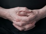 Old people often experience involuntary trembling of their hands. 