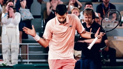 After his comeback win over France’s Giovanni Mpetshi Perricard at Roland Garros 2026, tennis star Novak Djokovic revived his victory dance (Photo: AFP) After his comeback win over France’s Giovanni Mpetshi Perricard at Roland Garros 2026, tennis star Novak Djokovic revived his victory dance (Photo: AFP)
