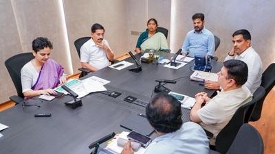 ముఖ్యమంత్రి రేవంత్ రెడ్డి సమీక్ష ముఖ్యమంత్రి రేవంత్ రెడ్డి సమీక్ష