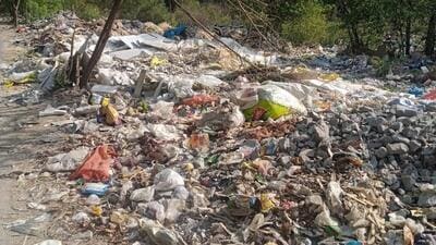 Locals alleged waste has been piling up along roadsides and green belts near Gurugram One Apartments for months. (HT) Locals alleged waste has been piling up along roadsides and green belts near Gurugram One Apartments for months. (HT)