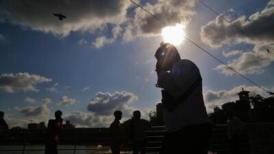 On Tuesday, dark clouds were seen in Thane, but there was no relief from the heat. (Praful Gangurde/HT Photo) On Tuesday, dark clouds were seen in Thane, but there was no relief from the heat. (Praful Gangurde/HT Photo)