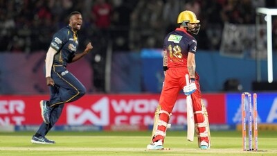 GT seemed to reverse the momentum thanks to Jason Holder – after a quiet post-powerplay spell, Holder returned to take the wickets of both Kohli and Padikkal in the same over, suddenly giving GT a chance to force RCB onto the back foot. (PTI) GT seemed to reverse the momentum thanks to Jason Holder – after a quiet post-powerplay spell, Holder returned to take the wickets of both Kohli and Padikkal in the same over, suddenly giving GT a chance to force RCB onto the back foot. (PTI)