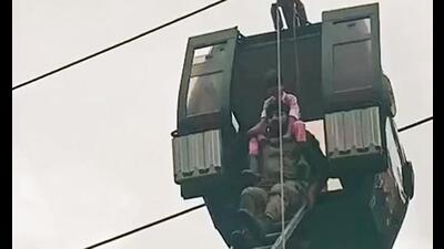 Rescue operations underway at Gulmarg Gondola after the cable car service was halted due to a technical fault. (ANI) Rescue operations underway at Gulmarg Gondola after the cable car service was halted due to a technical fault. (ANI)
