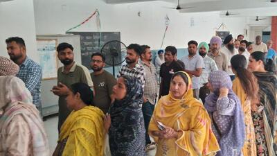 Voters wait for their turn at a polling booth during the municipal corporation election in Mohali on Tuesday. (Sanjeev Sharma/HT) Voters wait for their turn at a polling booth during the municipal corporation election in Mohali on Tuesday. (Sanjeev Sharma/HT)