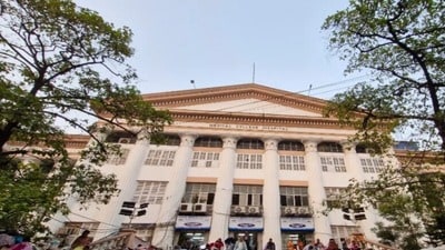 কলকাতা মেডিক্যাল কলেজ ও হাসপাতালের সুপার তথা ভাইস প্রিন্সিপাল (MSVP) ডঃ অঞ্জন অধিকারীকে বদলি করল রাজ্যের স্বাস্থ্য দফতর। কলকাতা মেডিক্যাল কলেজ ও হাসপাতালের সুপার তথা ভাইস প্রিন্সিপাল (MSVP) ডঃ অঞ্জন অধিকারীকে বদলি করল রাজ্যের স্বাস্থ্য দফতর।