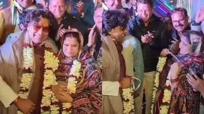 ধুমধাম করে বিবাহবার্ষিকী পালন করলেন আশুতোষ-রেণুকা