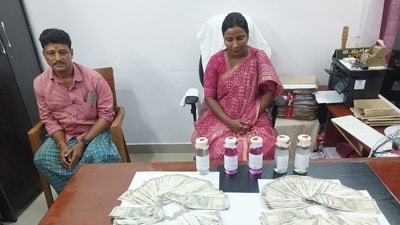 లంచం తీసుకుంటూ పట్టుబడ్డ ఎమ్మార్వో లంచం తీసుకుంటూ పట్టుబడ్డ ఎమ్మార్వో