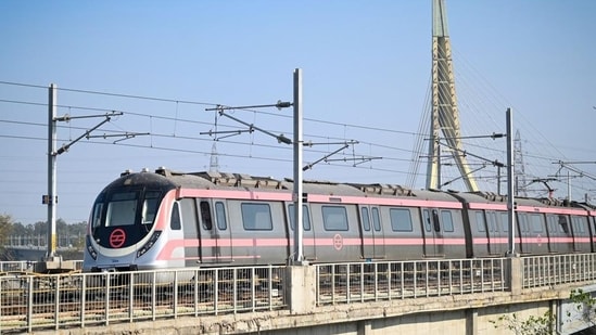 The proposal includes a nearly 5-km elevated corridor from Sangam Vihar to Maa Anandmayee Marg, along with another 1.1-km elevated stretch from Pul Prahladpur towards Badarpur. (HT Archive )