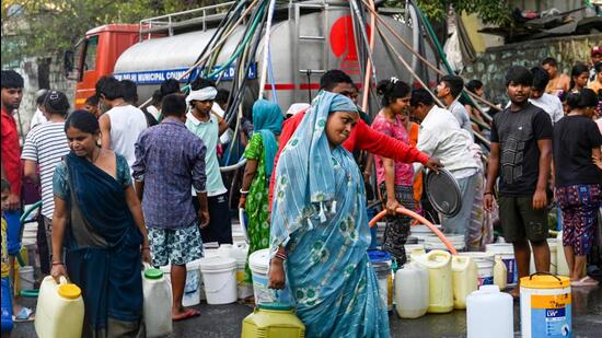Water shortage in Chanakyapuri. (Vipin Kumar/HT Photo)