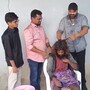 మతిస్థిమితం లేని వ్యక్తికి హెయిర్ కట్ చేస్తున్న మంచు మనోజ్