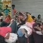 উত্তর ২৪ পরগনার স্বরূপনগরের হাকিমপুর সীমান্তে ফের বহু বাংলাদেশি নাগরিককে জড়ো হতে দেখা গিয়েছে। 