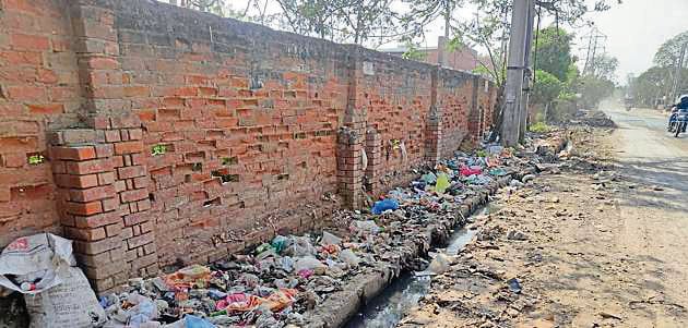 Drains near Hero Honda Chowk choked by illegally dumped waste, as seen during HT’s spotcheck last week. (HT) Drains near Hero Honda Chowk choked by illegally dumped waste, as seen during HT’s spotcheck last week. (HT)