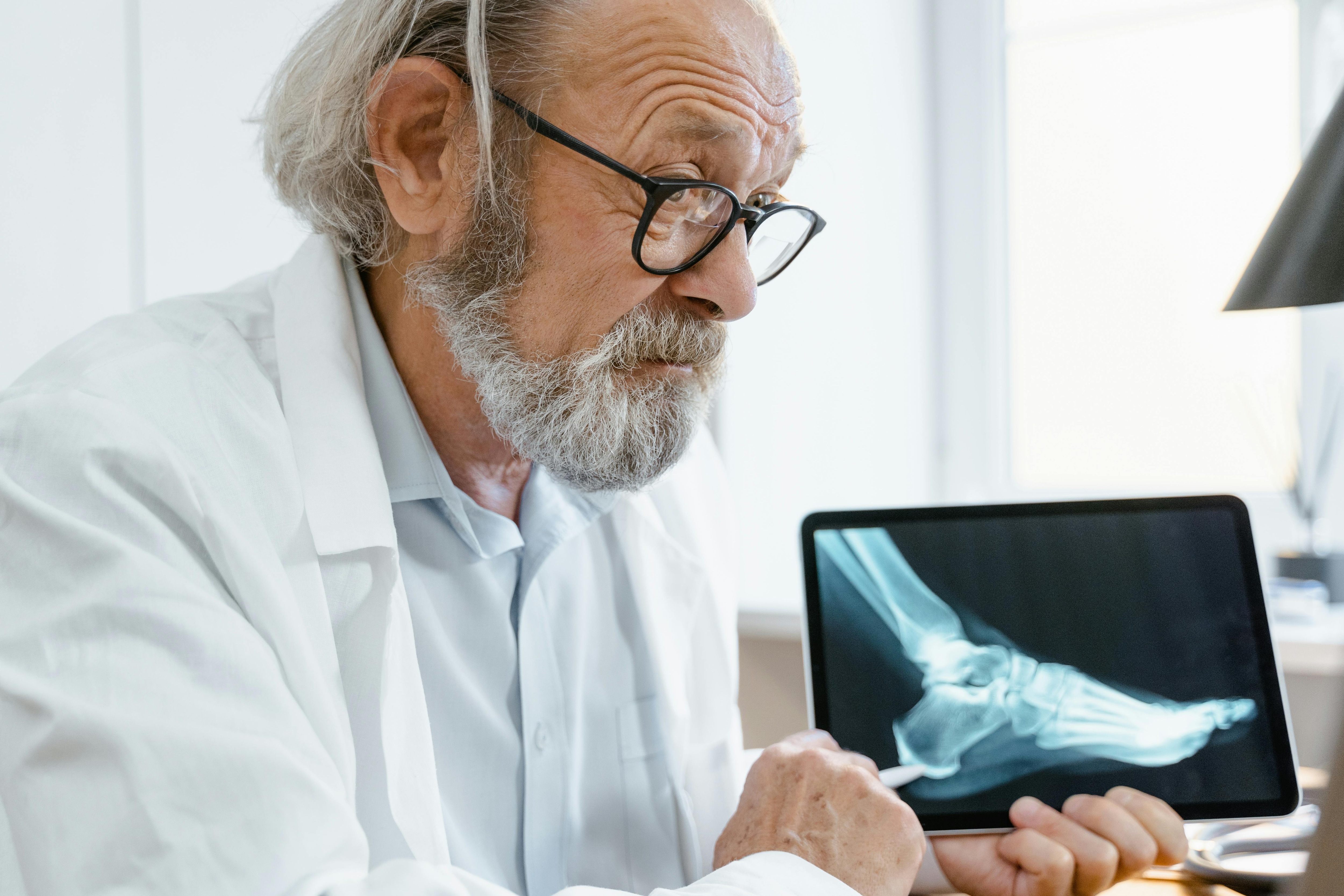 Bone-building cells (osteoblasts) are activated when muscles create stress and pressure on bones during movement. (Pexel) Bone-building cells (osteoblasts) are activated when muscles create stress and pressure on bones during movement. (Pexel)