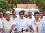సిద్దరామయ్య, డీకేలతో కలిసి కాంగ్రెస్ నేత కేసీ వేణుగోపాల్ మీడియా సమావేశం (PTI)