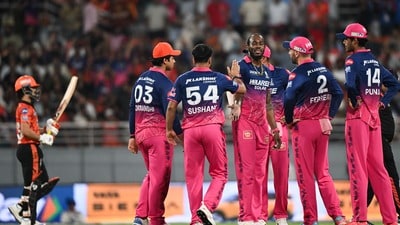 ఇషాన్ కిషన్ వికెట్ తీసినం ఆనందంలో ఆర్ఆర్.. (ANI Pic Service) ఇషాన్ కిషన్ వికెట్ తీసినం ఆనందంలో ఆర్ఆర్.. (ANI Pic Service)