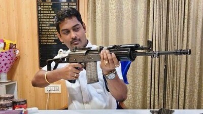 কালীঘাটের প্রাক্তন ওসি'কে নবান্নে পাঠানোর নির্দেশ (সৌজন্যে টুইটার) কালীঘাটের প্রাক্তন ওসি'কে নবান্নে পাঠানোর নির্দেশ (সৌজন্যে টুইটার)