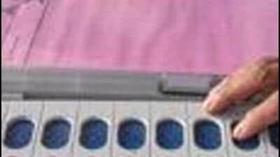 The exercise aims to ensure that no eligible citizen is left out off the electoral rolls. (HT Archive) The exercise aims to ensure that no eligible citizen is left out off the electoral rolls. (HT Archive)