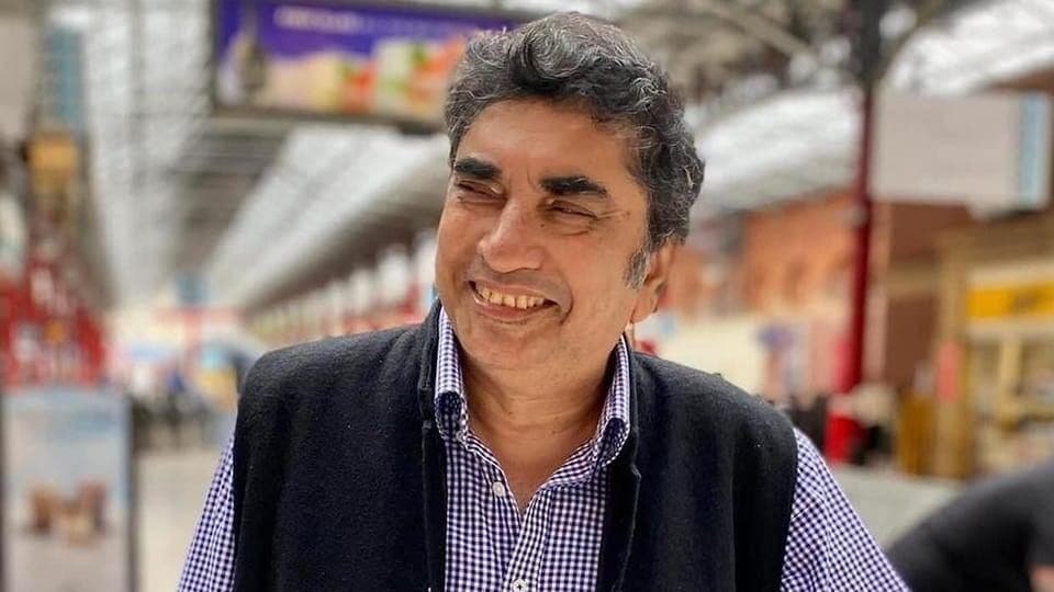 ছাদ থেকে পড়ে আশঙ্কাজনক অনীক দত্ত।