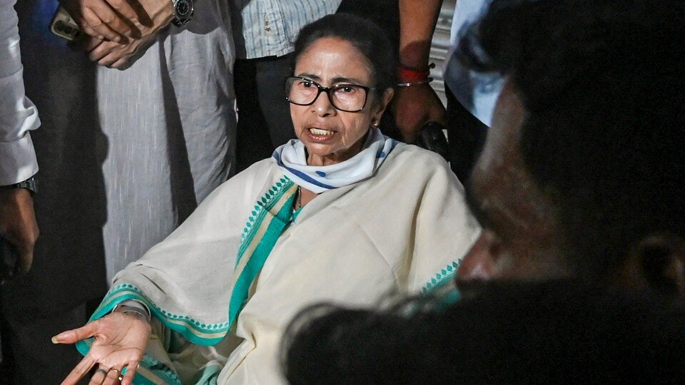 মমতা বন্দ্যোপাধ্যায়ের বিরুদ্ধে দায়ের করা হল এফআইআর। (ফাইল ছবি, সৌজন্যে পিটিআই)
